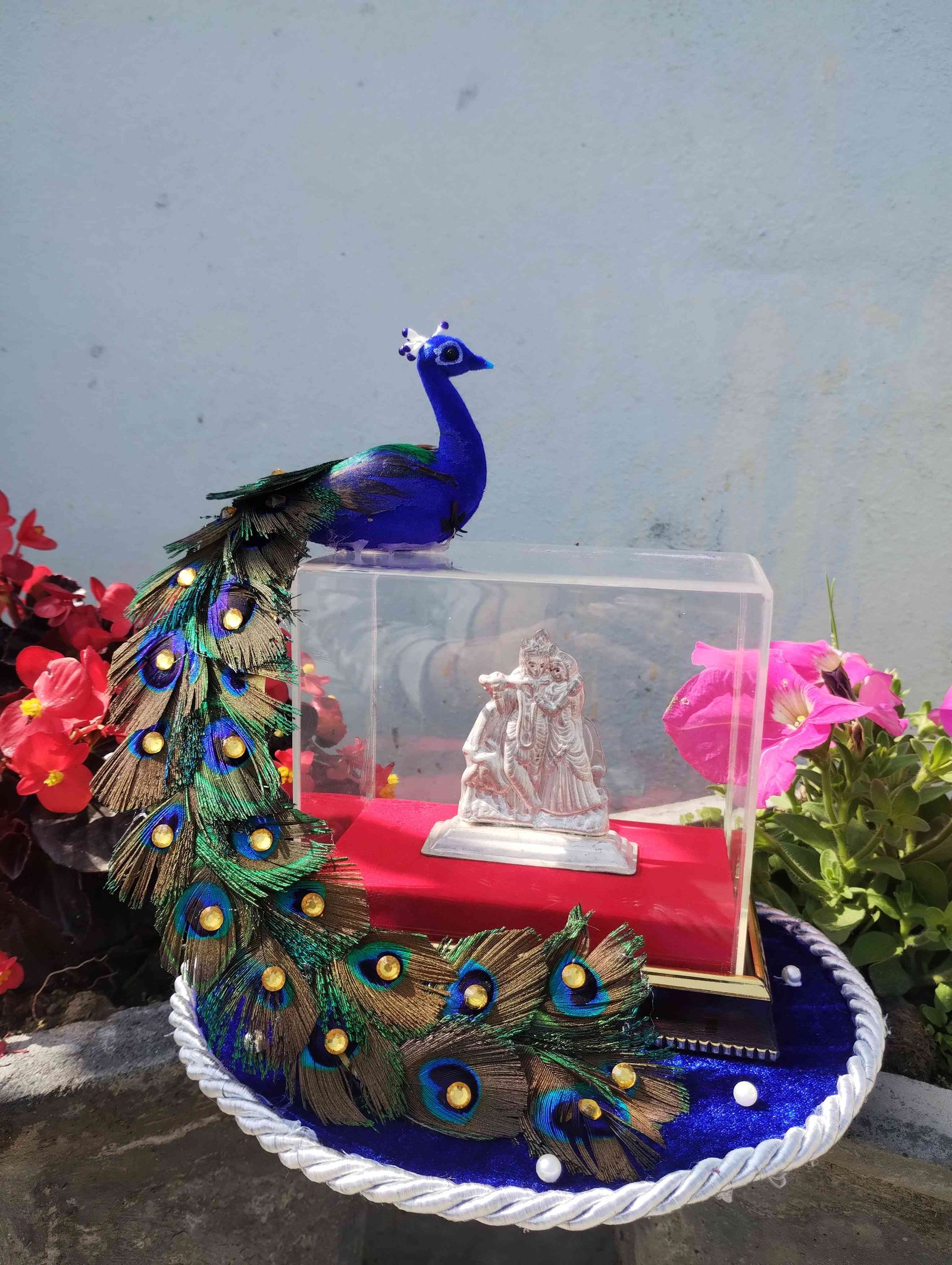 Elegant wedding gift presentation